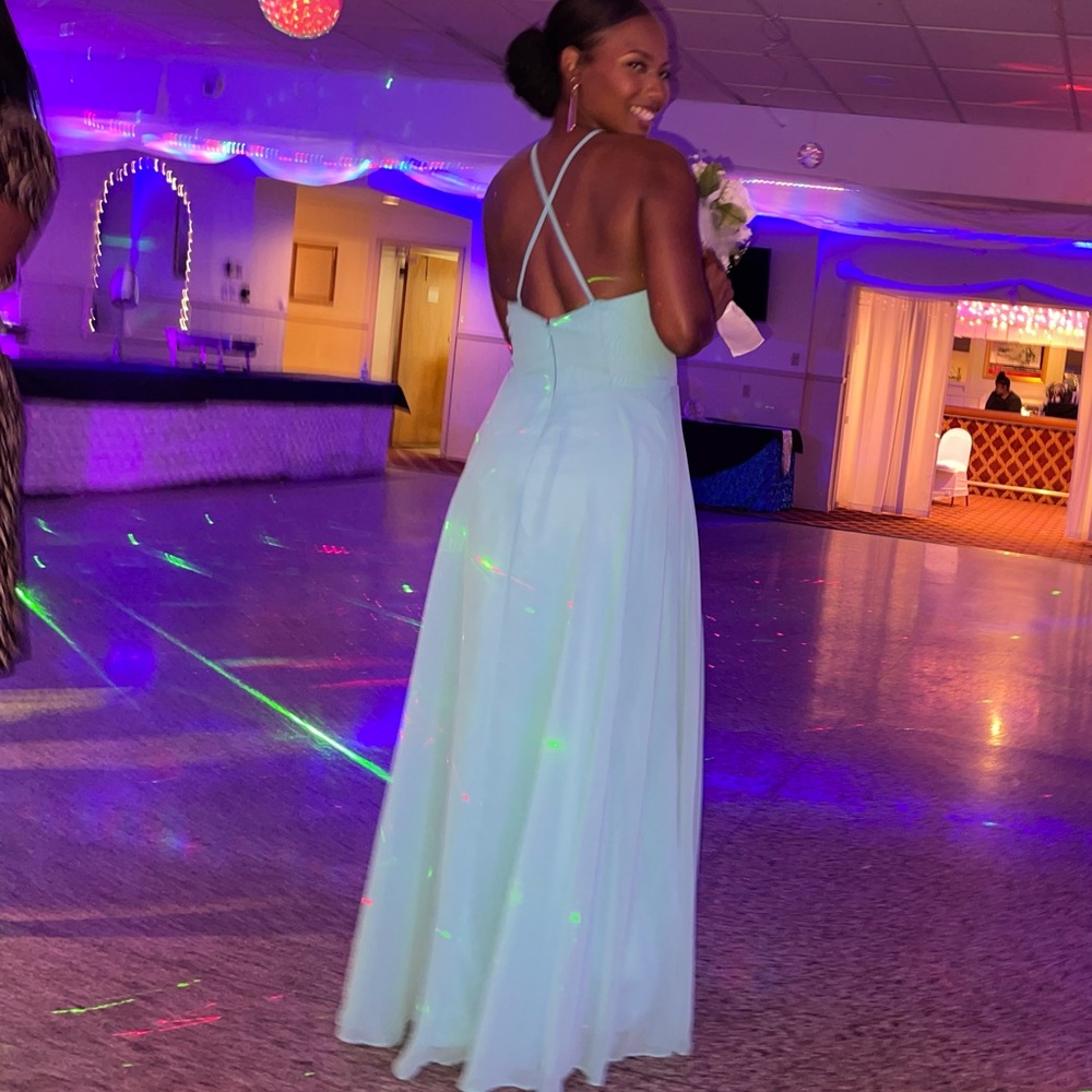Backless gown